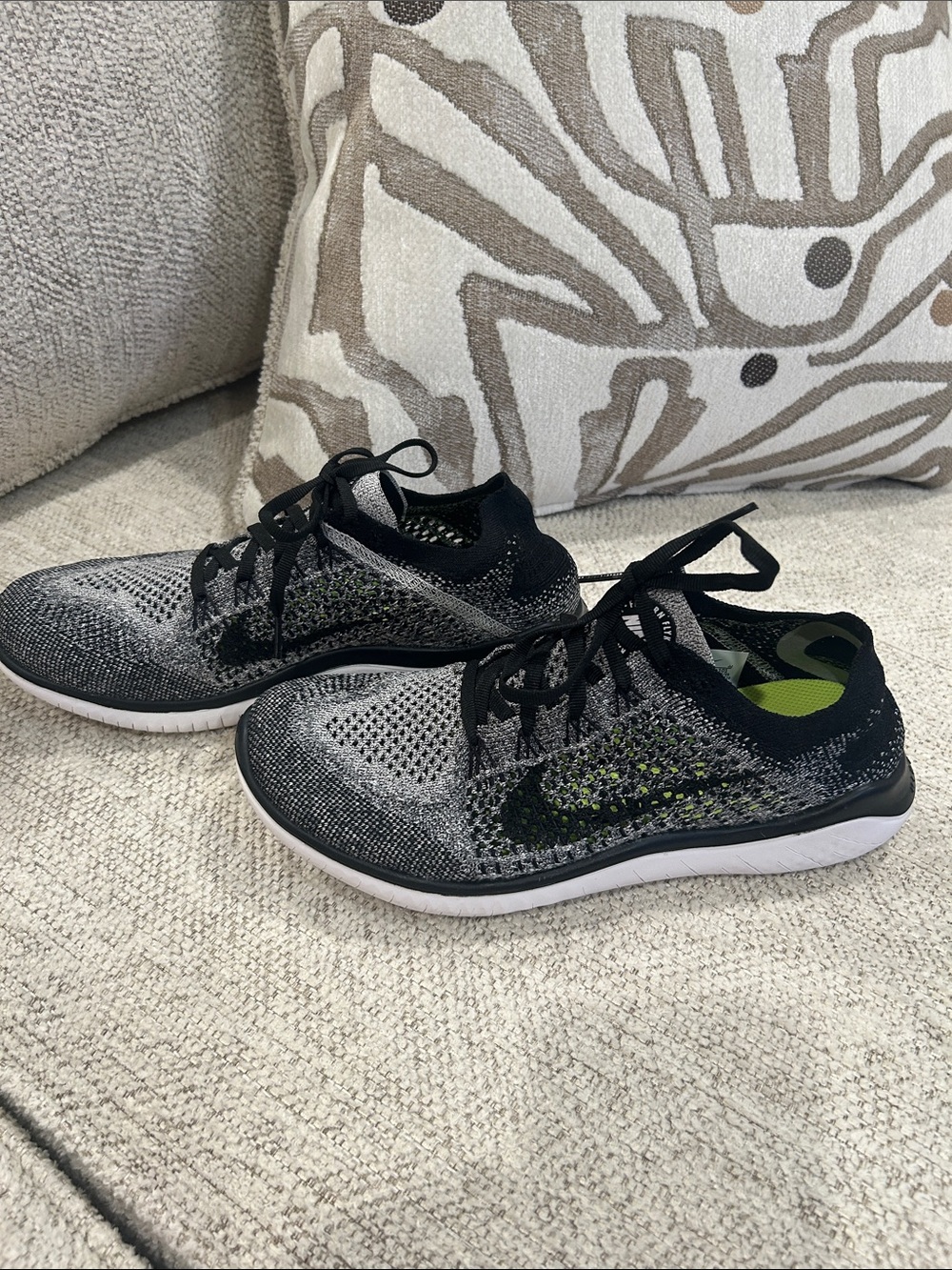 Nike Free Flyknit Sneakers in Black, Gray